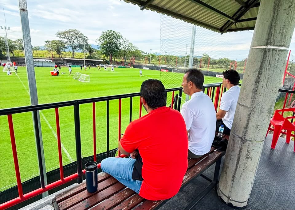 Fernando Batista visita clubes de Primera División para acercarse sus estructuras de trabajo