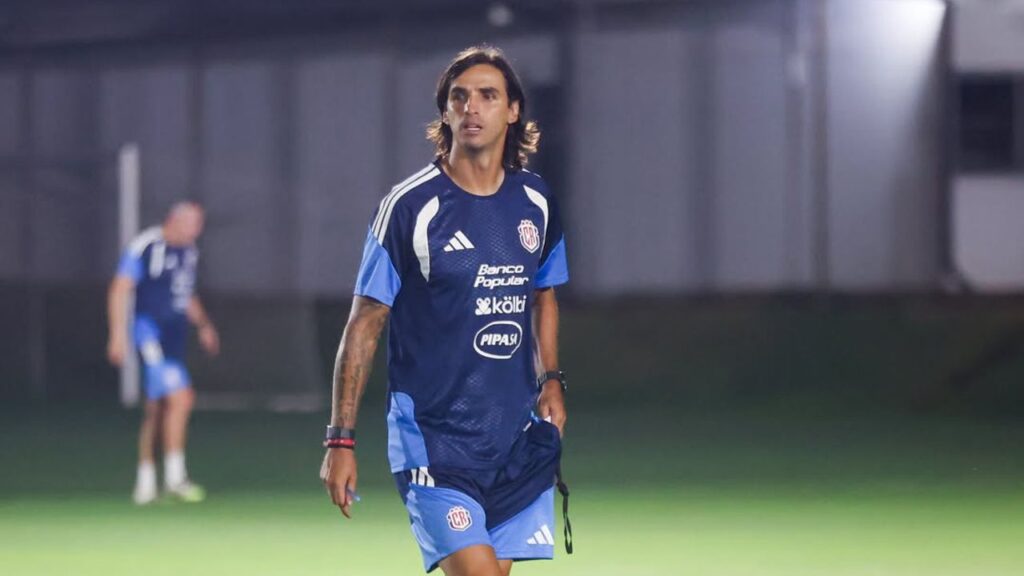 Bryan Ruiz deja abierta una pequeña posibilidad de asumir por completo La Sele