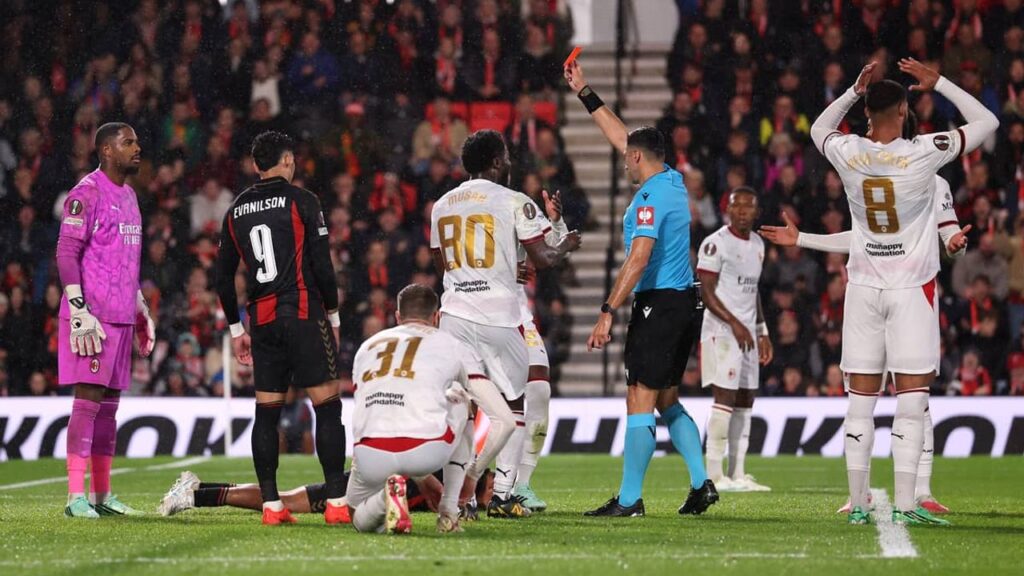 “Mi gesto no fue intencional”: Maignan se disculpó tras su expulsión con el Milan en la Europa League