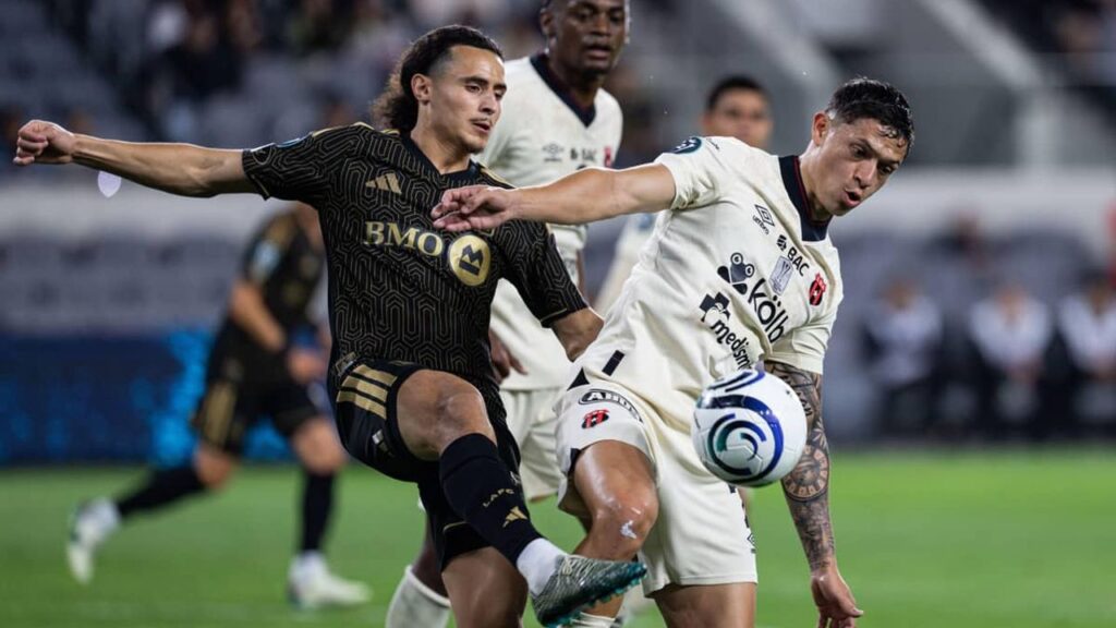 Giancarlo González responde a Javier López tras el empate de Alajuelense ante Motagua: “A nosotros no nos asustó”