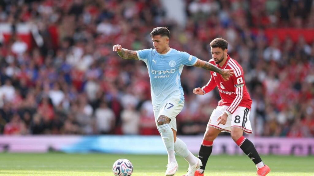 Jamie Carragher cuestiona los gestos de Bruno Fernandes y afirma que algunos compañeros no disfrutan jugar con él