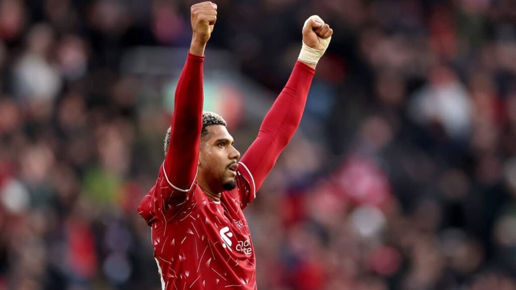 Ronald Araujo agradeció la bienvenida de la afición del Liverpool tras llegar del Barcelona