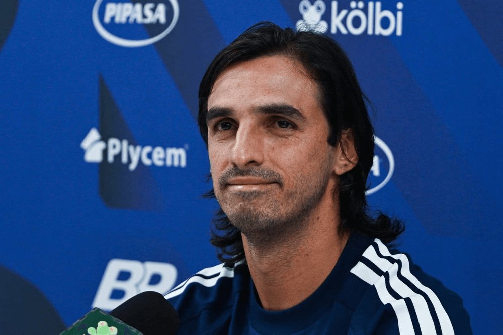 Bryan Ruiz: «Me siento preparado y es un honor dirigir a su Selección»