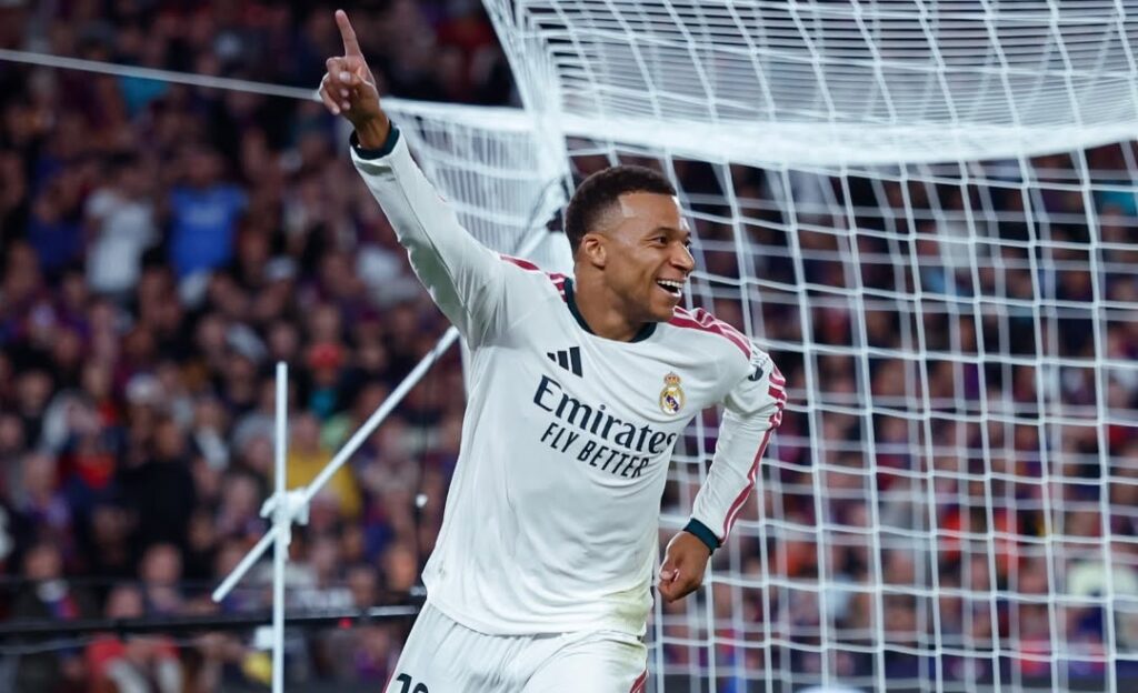 Real Madrid amarga al Barcelona en el Camp Nou con doblete de Mbappé