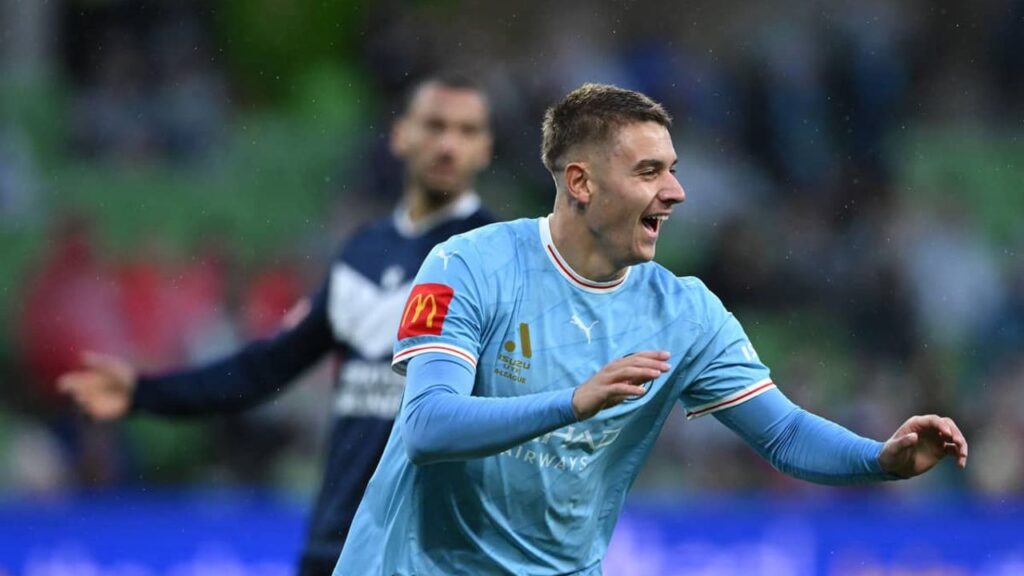 Julio Cascante debuta con Melbourne City en el empate 1-1 ante Melbourne Victory